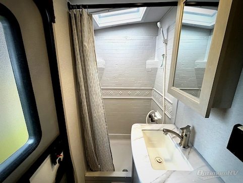 2025 Cruiser Embrace EL32BH RV Photo 4