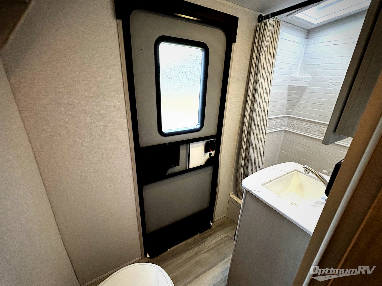 2025 Cruiser Embrace EL32BH Photo 12