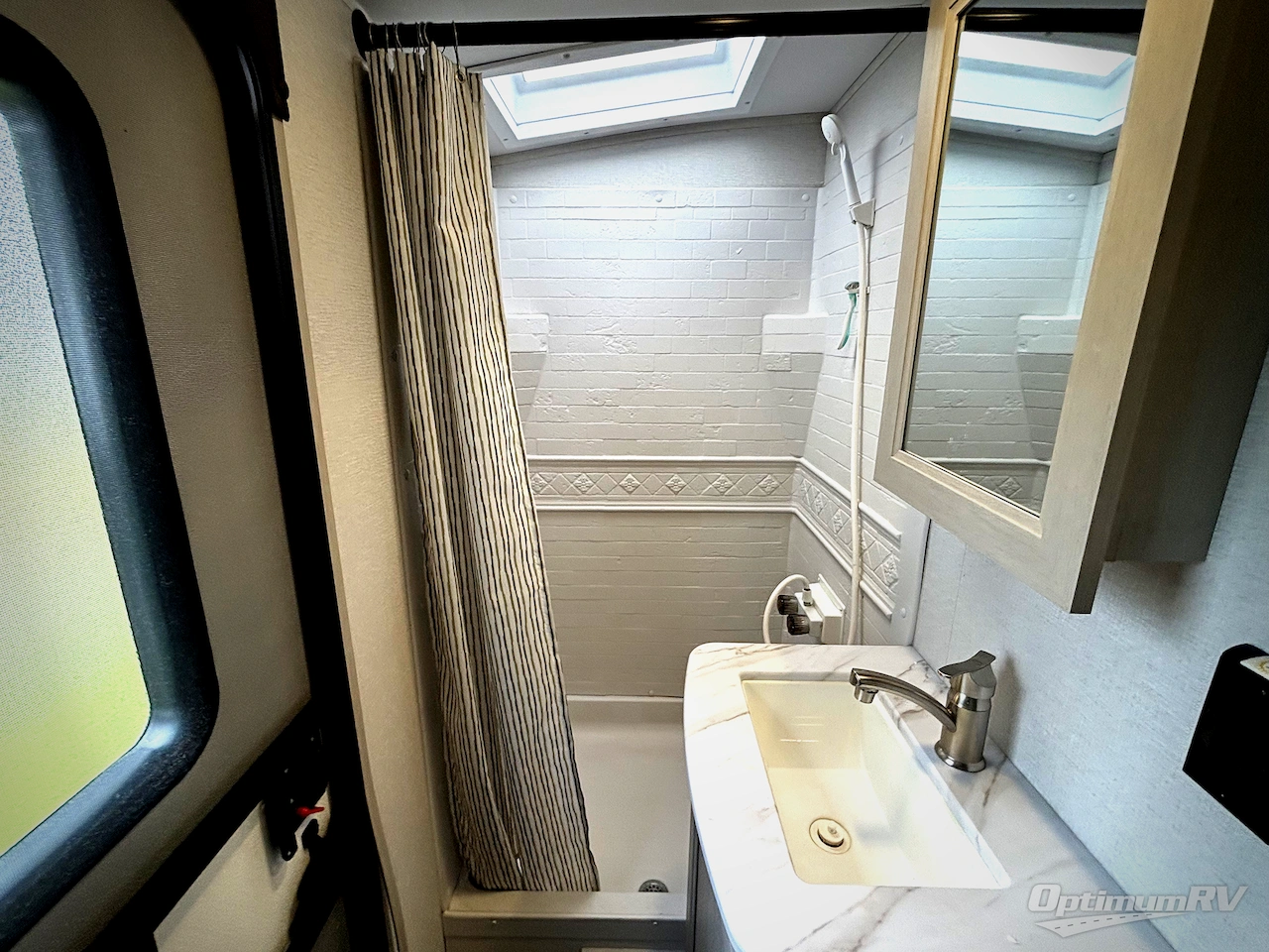 2025 Cruiser Embrace EL32BH Photo 13