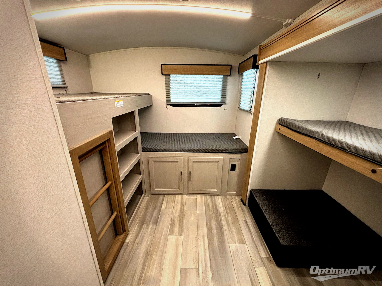 2025 Cruiser Embrace EL32BH Photo 14