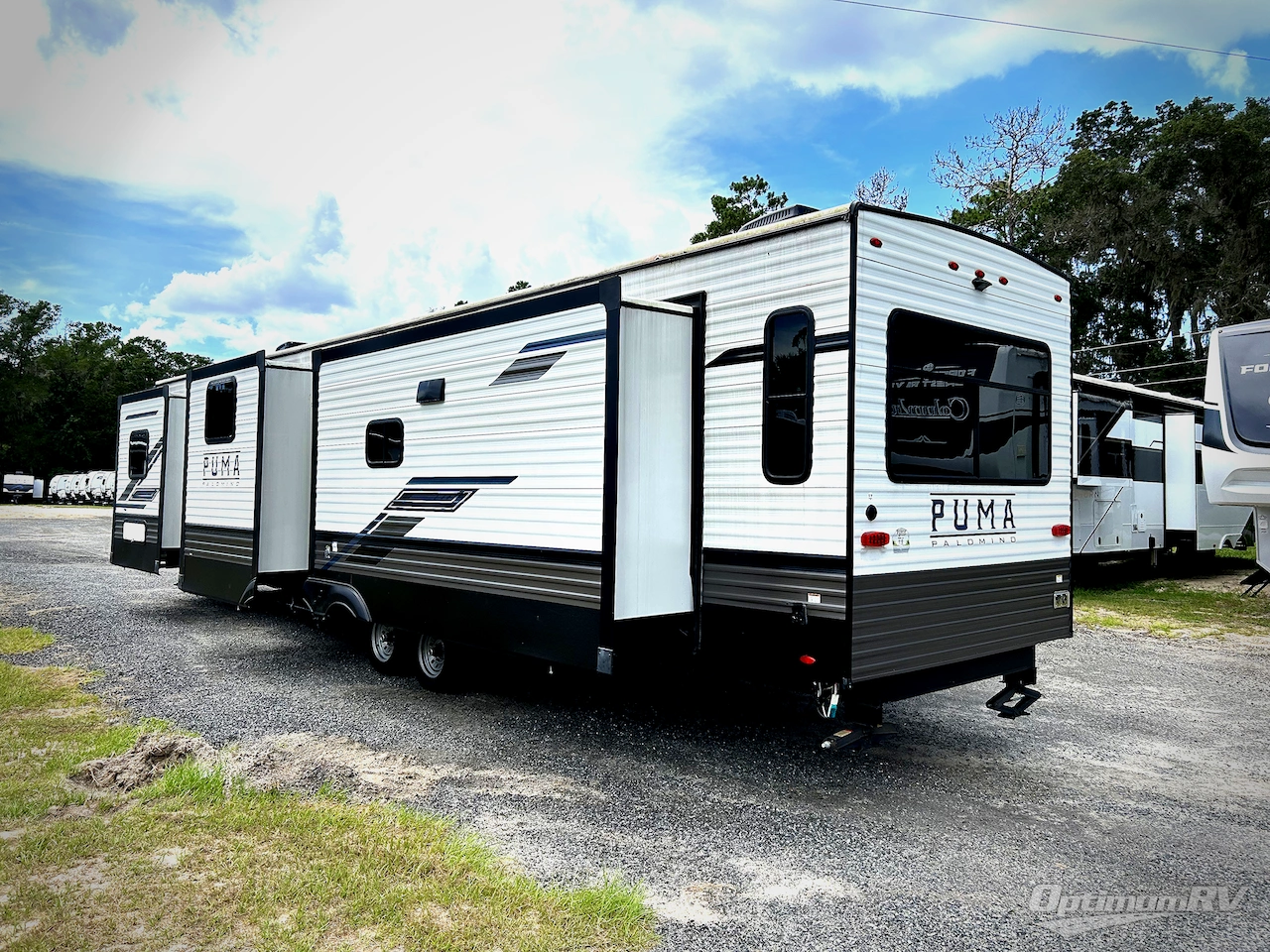 2023 Palomino Puma Destination 38RLB Photo 3