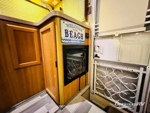 2007 Lance Lance 1181 RV Photo 4