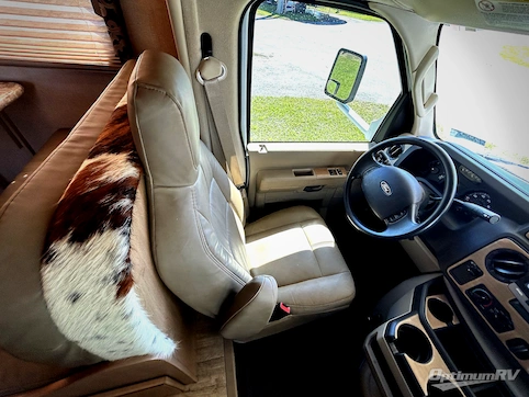 2019 Thor Four Winds 22B RV Photo 2