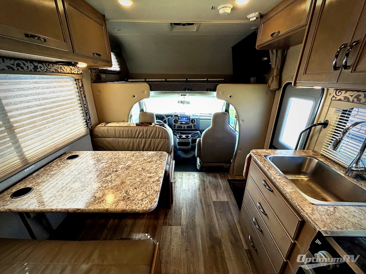 2019 Thor Four Winds 22B Photo 4