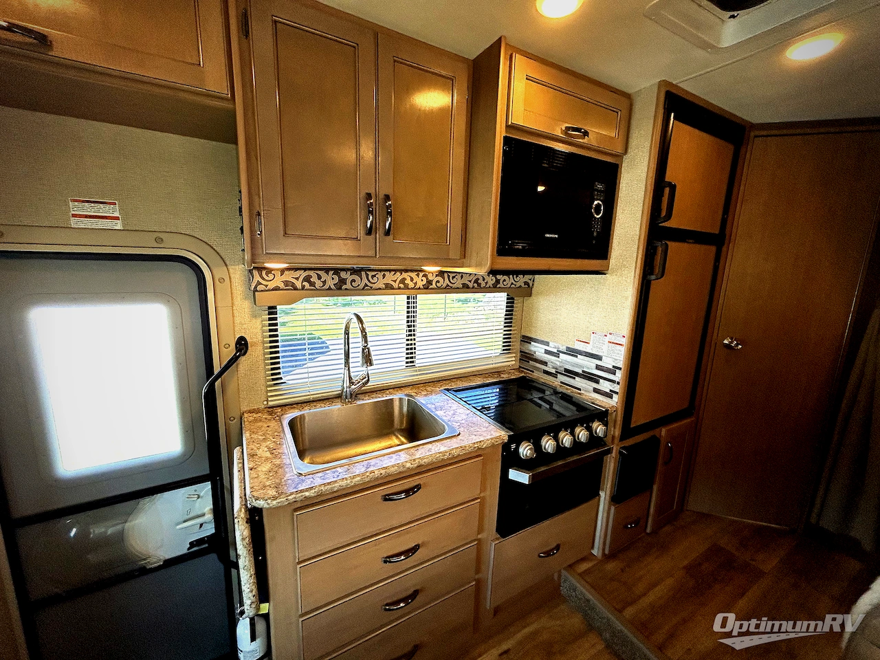 2019 Thor Four Winds 22B Photo 5