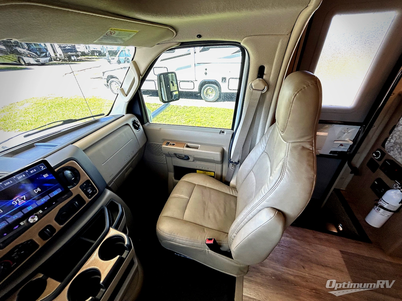 2019 Thor Four Winds 22B Photo 8