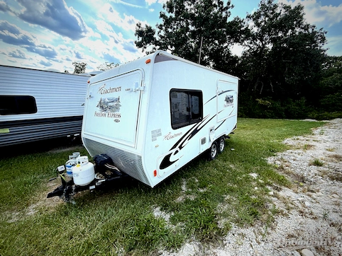 2012 Coachmen Freedom Express LTZ 19SQX RV Photo 2