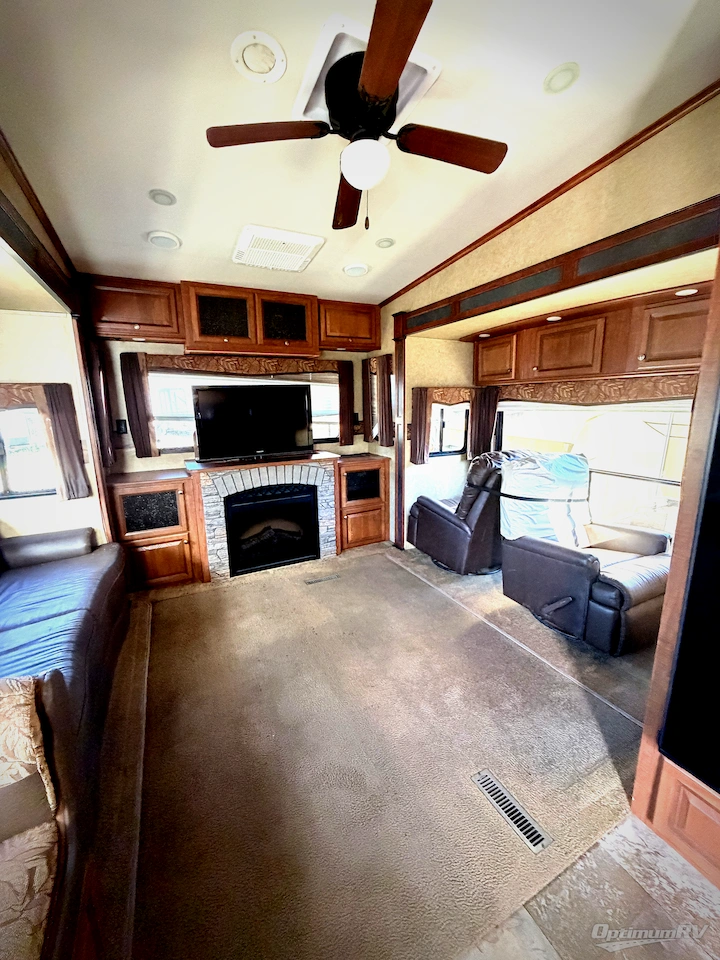 2013 Jayco Eagle Premier 321RLTS Photo 5