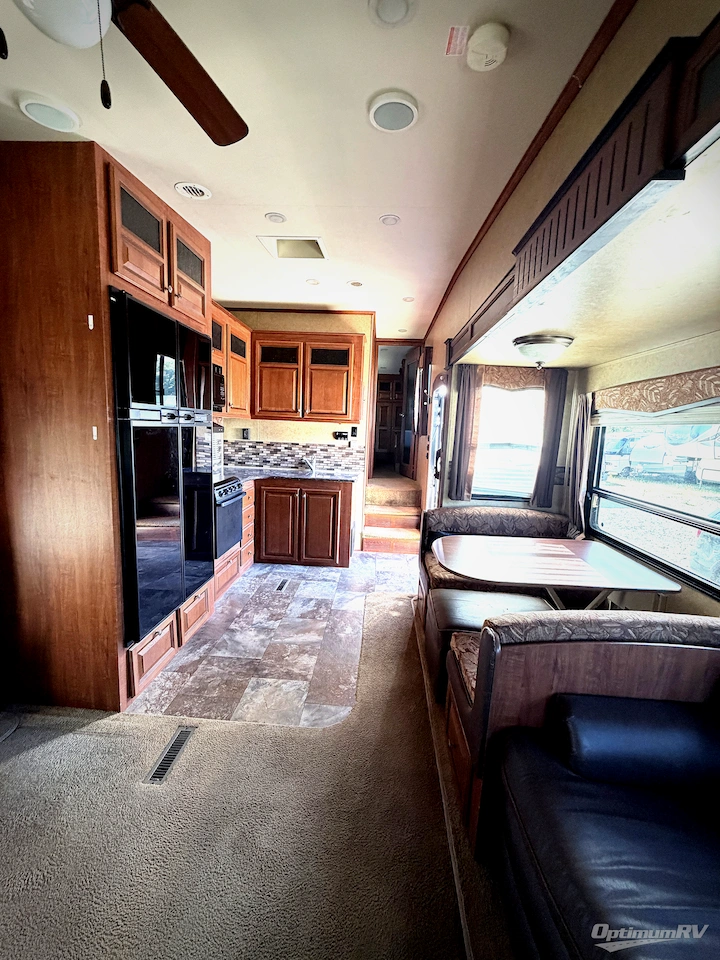 2013 Jayco Eagle Premier 321RLTS Photo 6