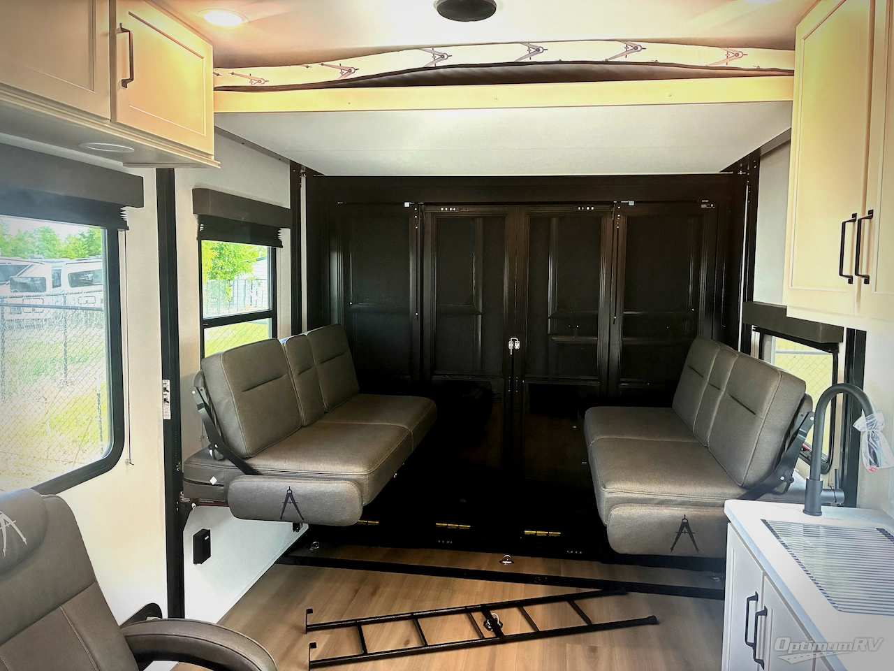 2026 Grand Design Momentum G-Class 21G Photo 6