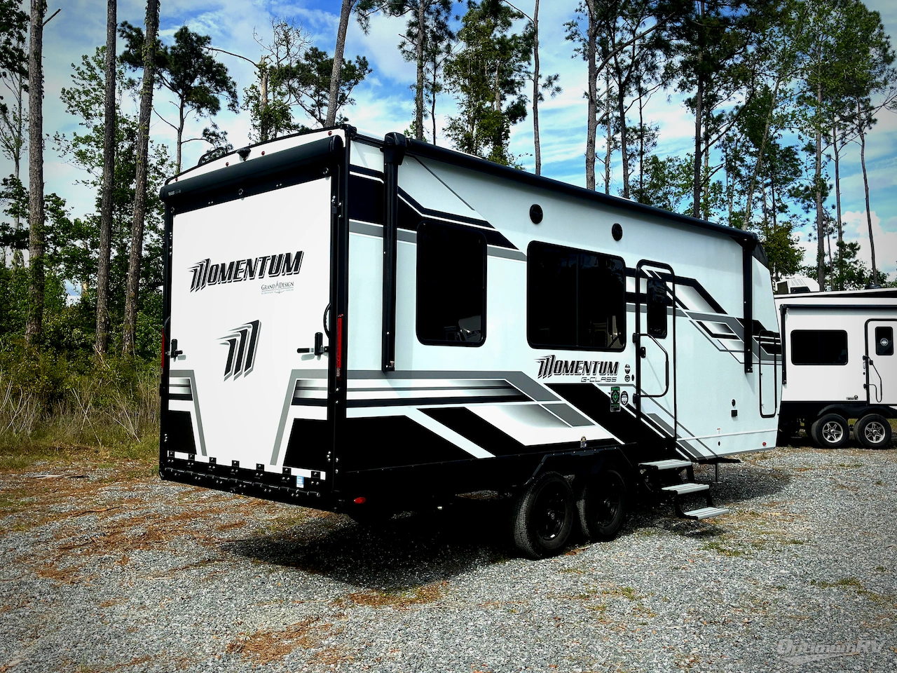 2026 Grand Design Momentum G-Class 21G Photo 2