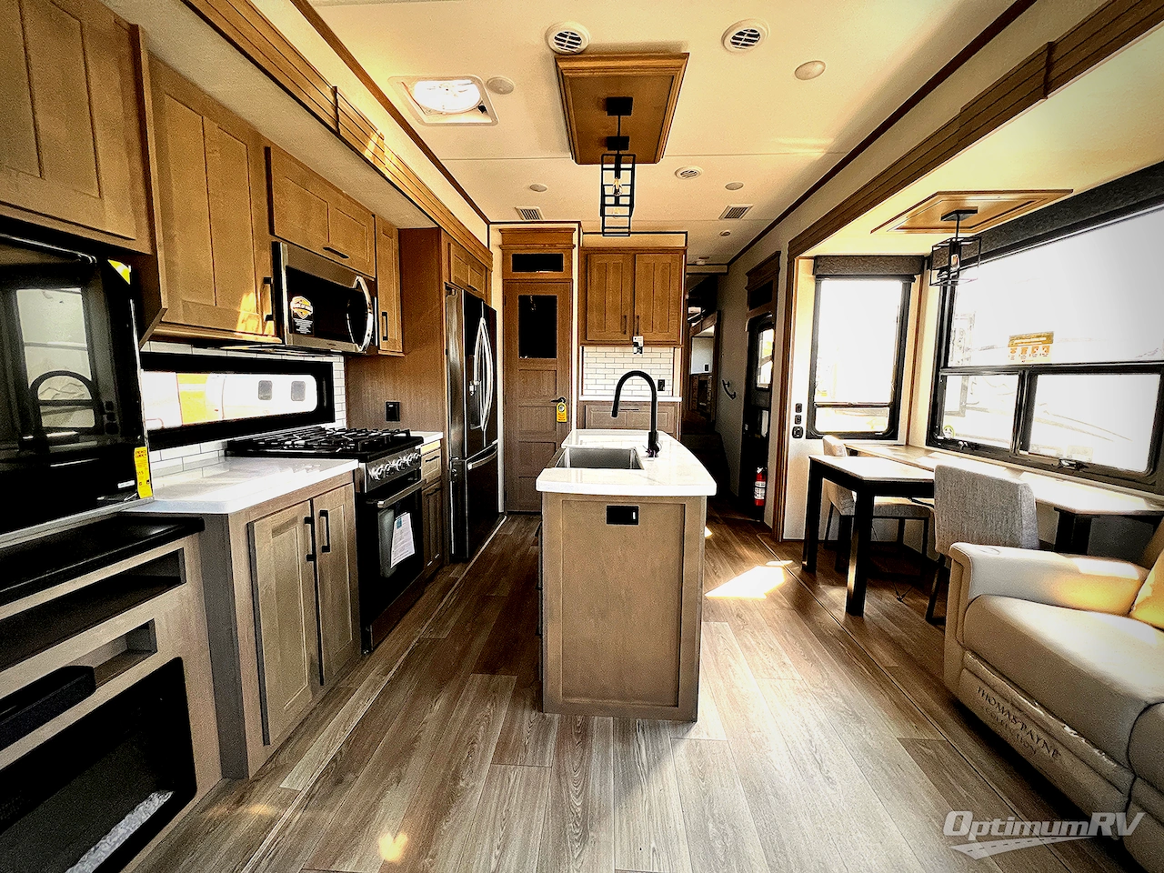 2025 KZ Durango Gold G366FBQ Photo 5