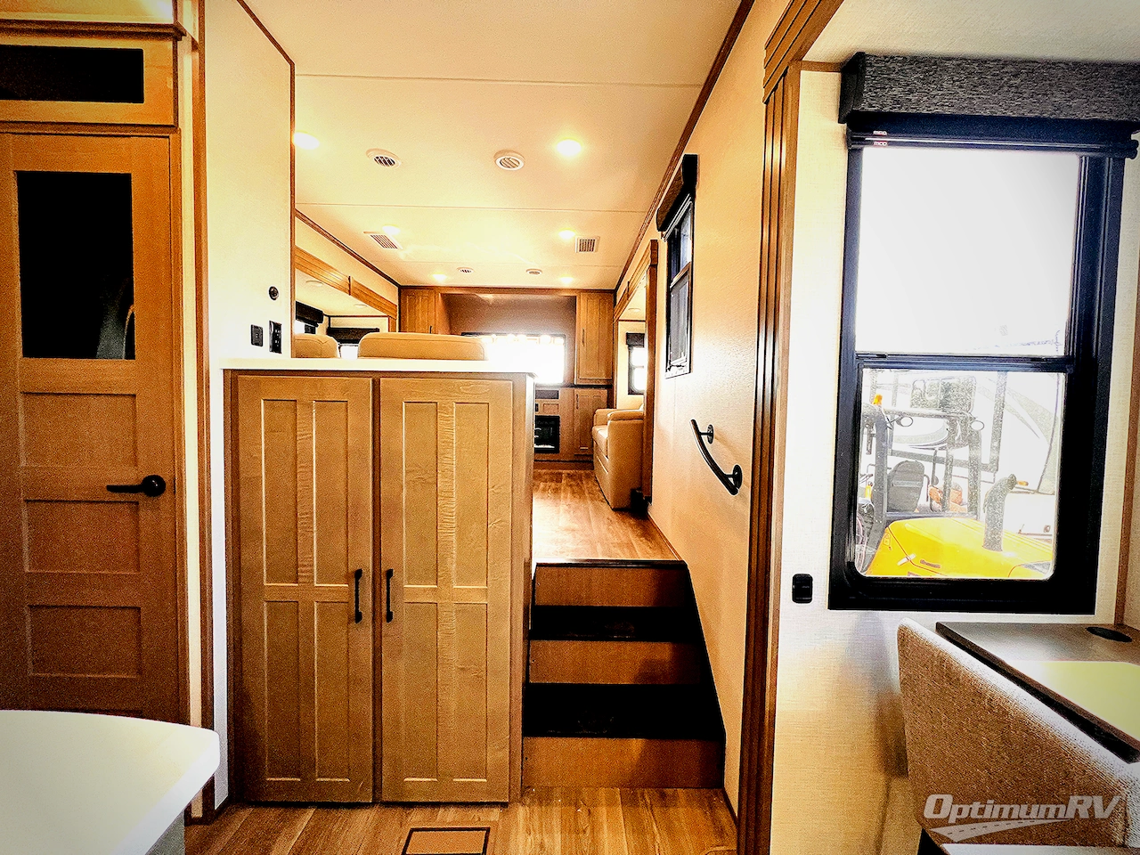 2025 KZ Durango Gold G388FLS Photo 6