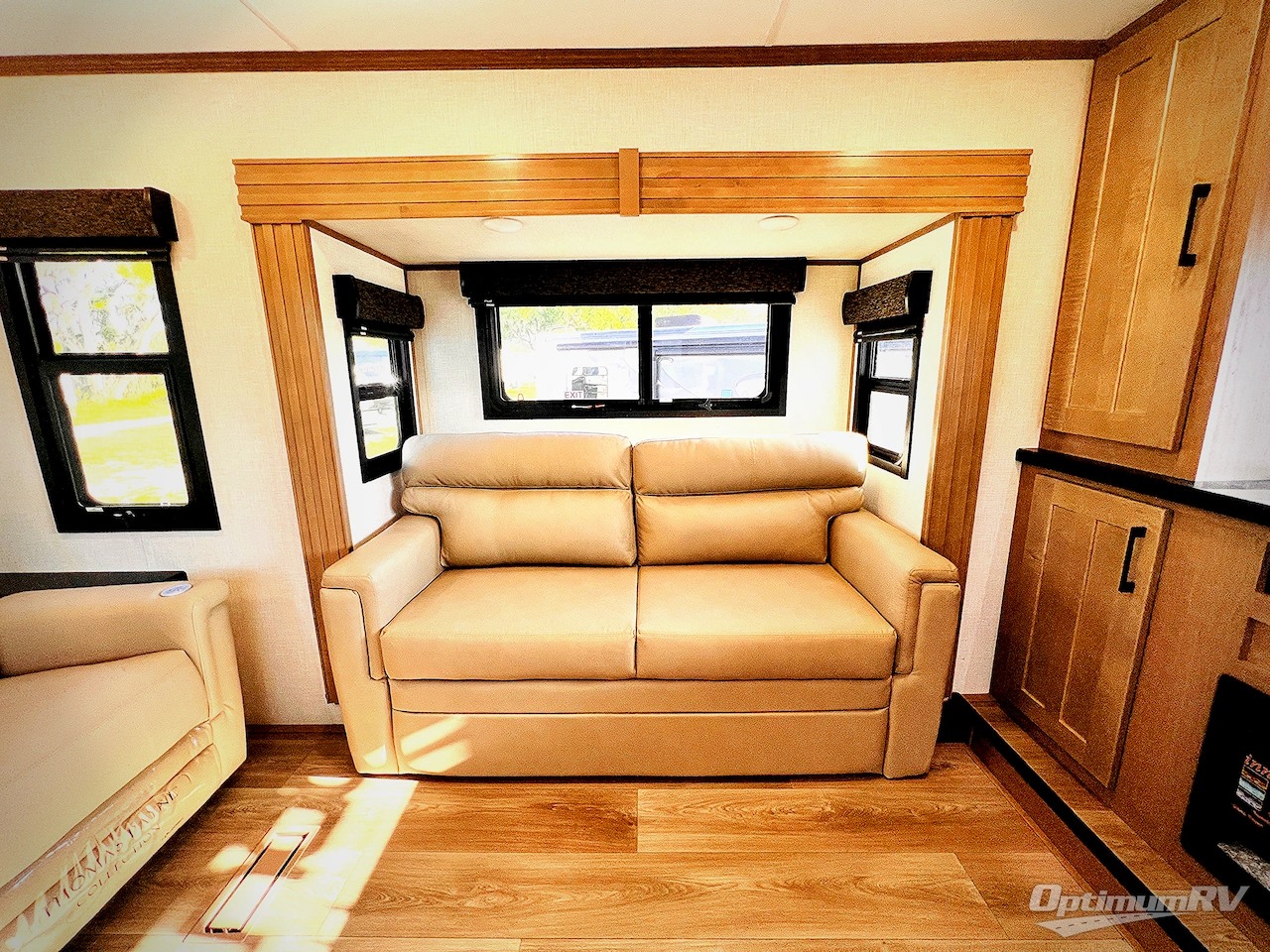 2025 KZ Durango Gold G388FLS Photo 8