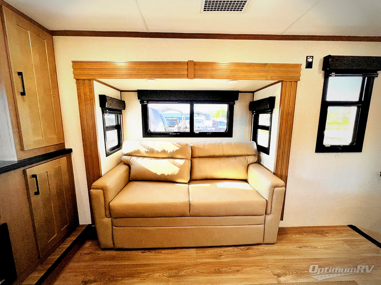 2025 KZ Durango Gold G388FLS Photo 9