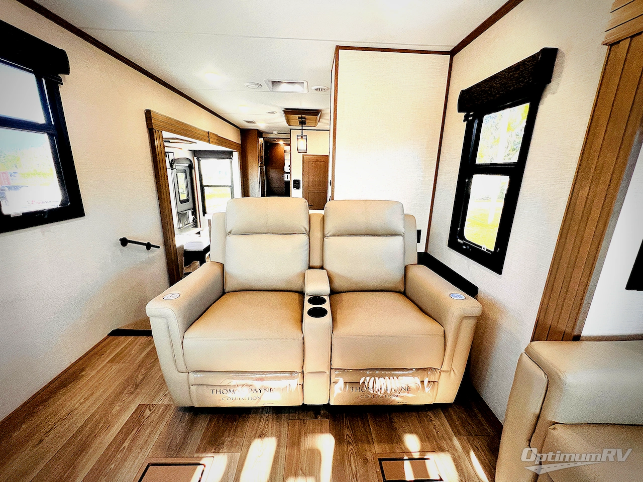 2025 KZ Durango Gold G388FLS Photo 10