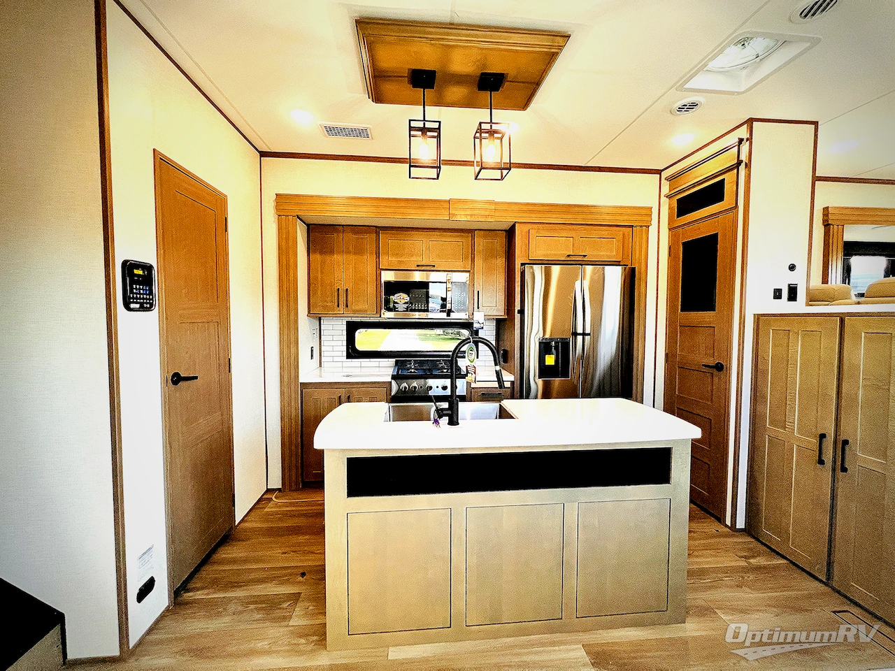 2025 KZ Durango Gold G388FLS Photo 12