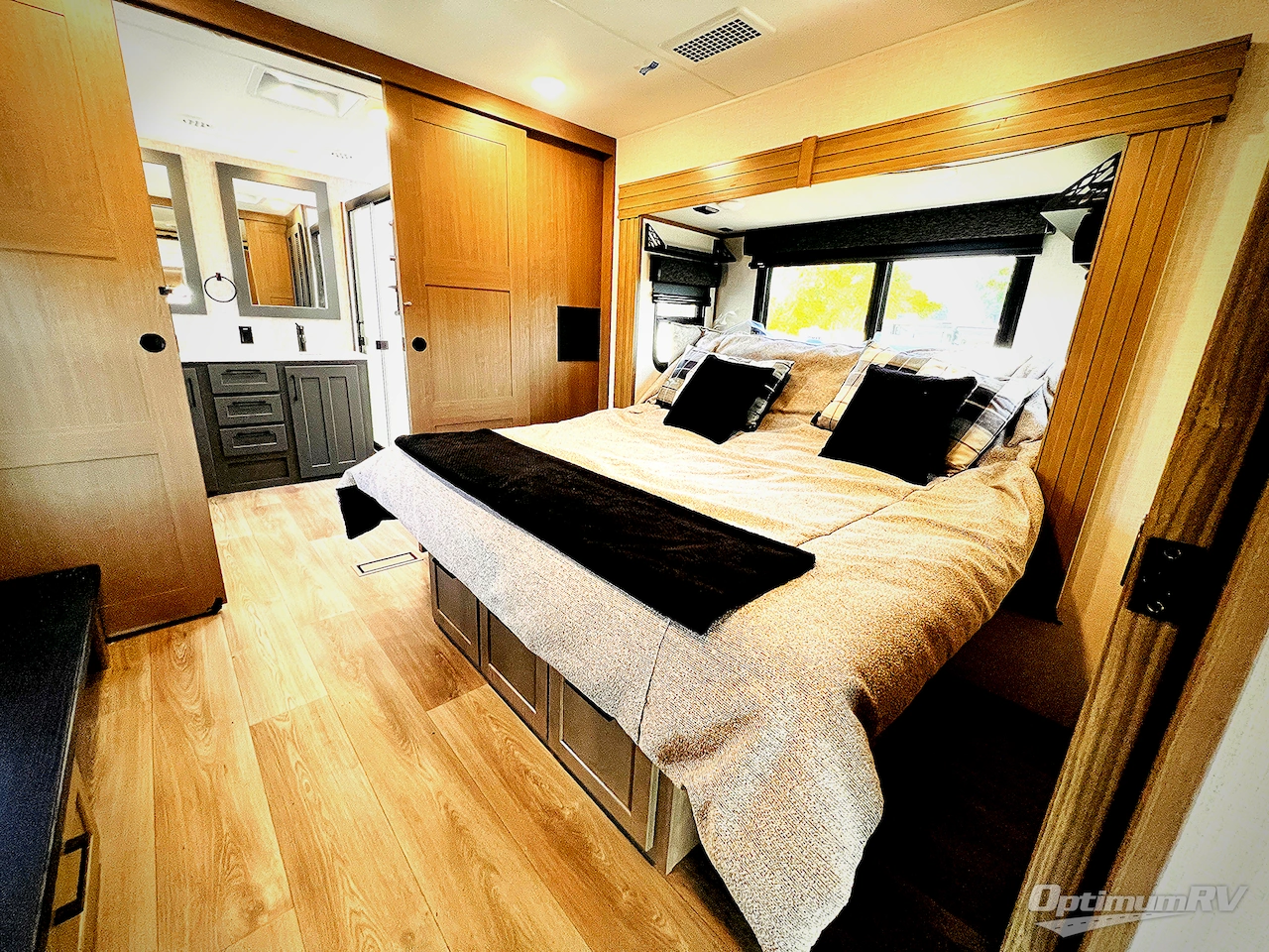 2025 KZ Durango Gold G388FLS Photo 21
