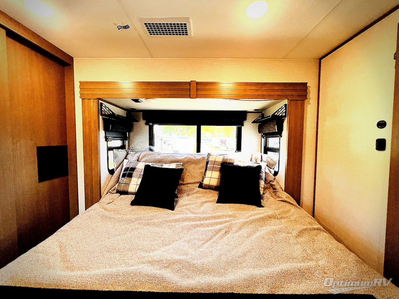2025 KZ Durango Gold G388FLS Photo 22
