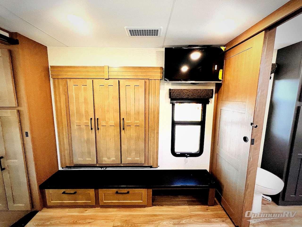 2025 KZ Durango Gold G388FLS Photo 23
