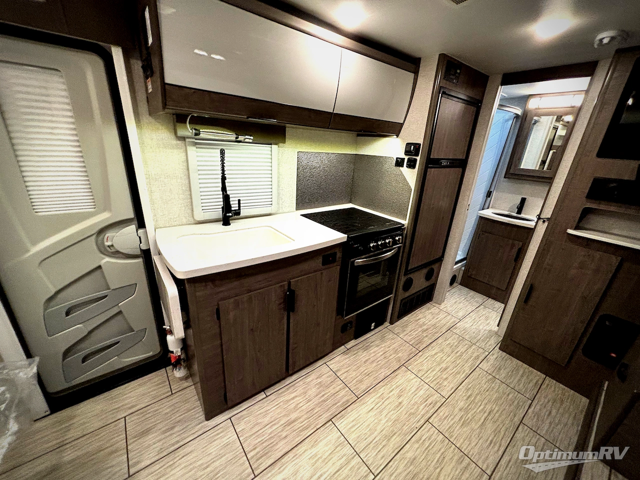 2022 Lance Lance Travel Trailers 1985 Photo 8