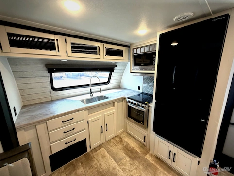 2025 Palomino Puma 26FKDS RV Photo 3