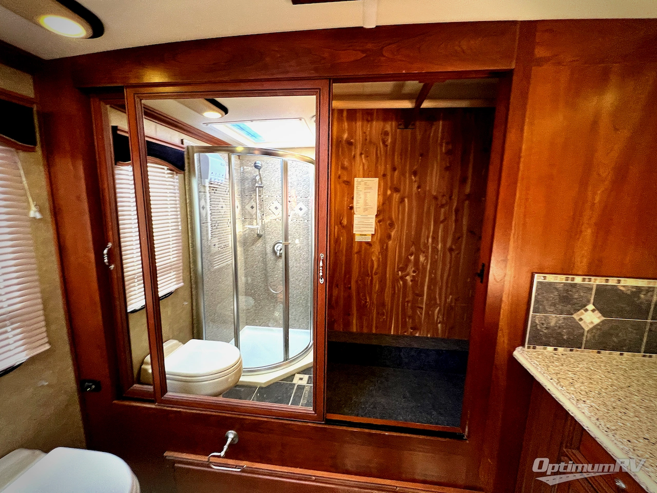 2013 American Coach American Eagle 45N Photo 22