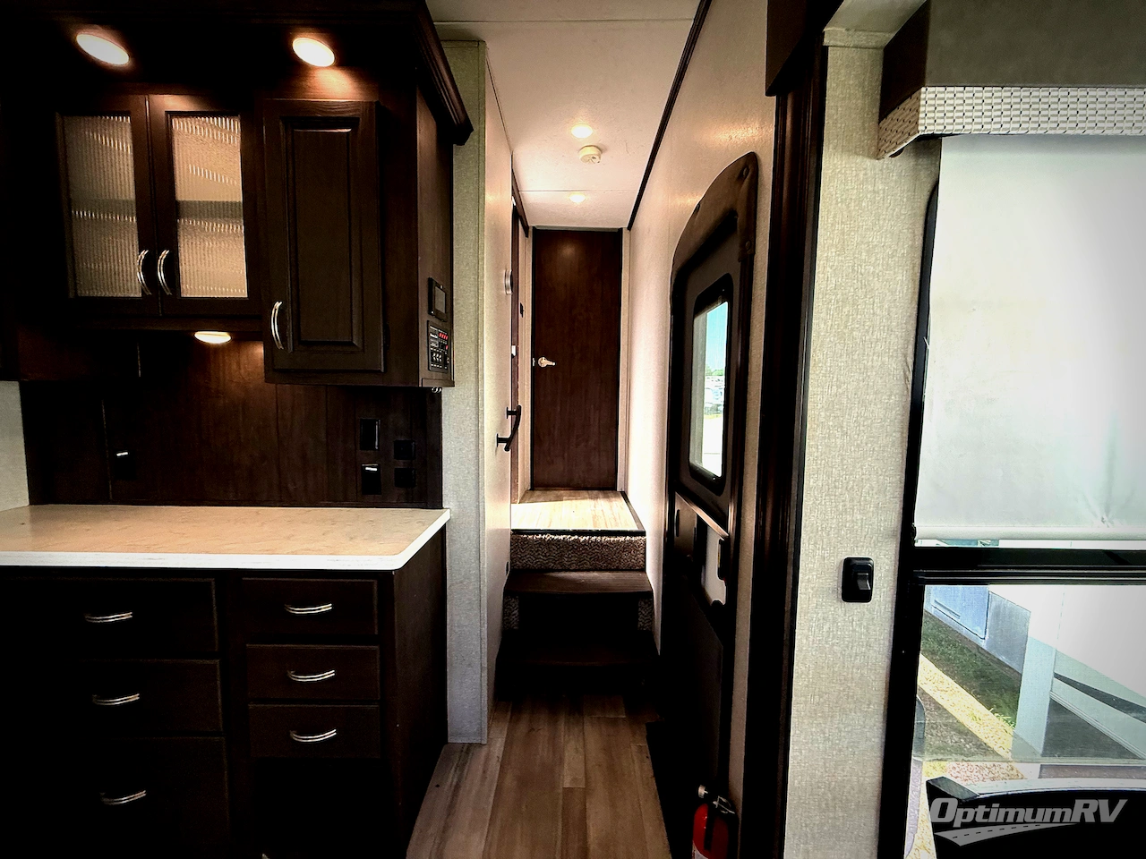 2022 Shasta Phoenix 336RL Photo 6