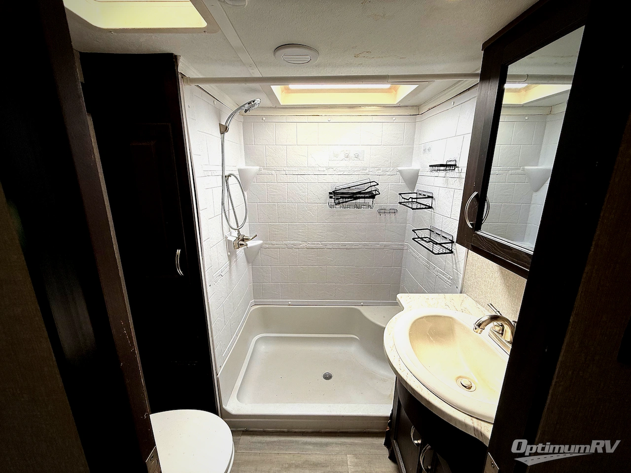 2022 Shasta Phoenix 336RL Photo 7