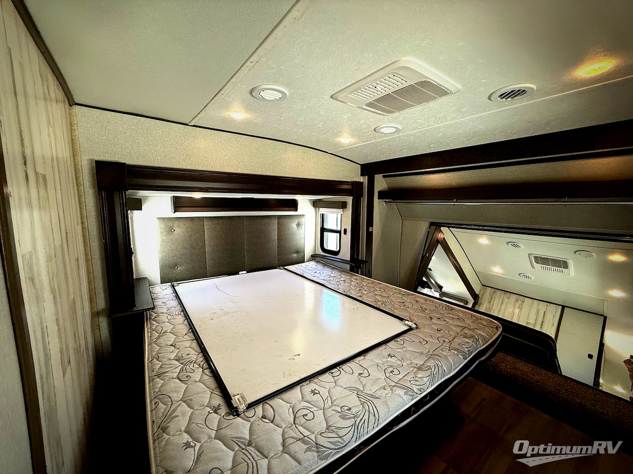 2022 Shasta Phoenix 336RL Photo 9