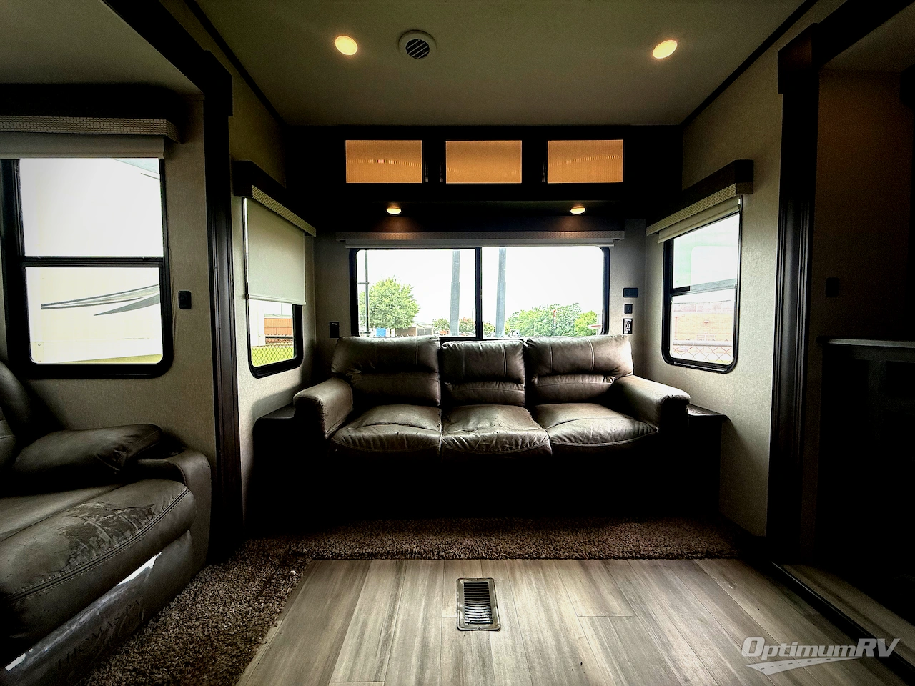2022 Shasta Phoenix 336RL Photo 13