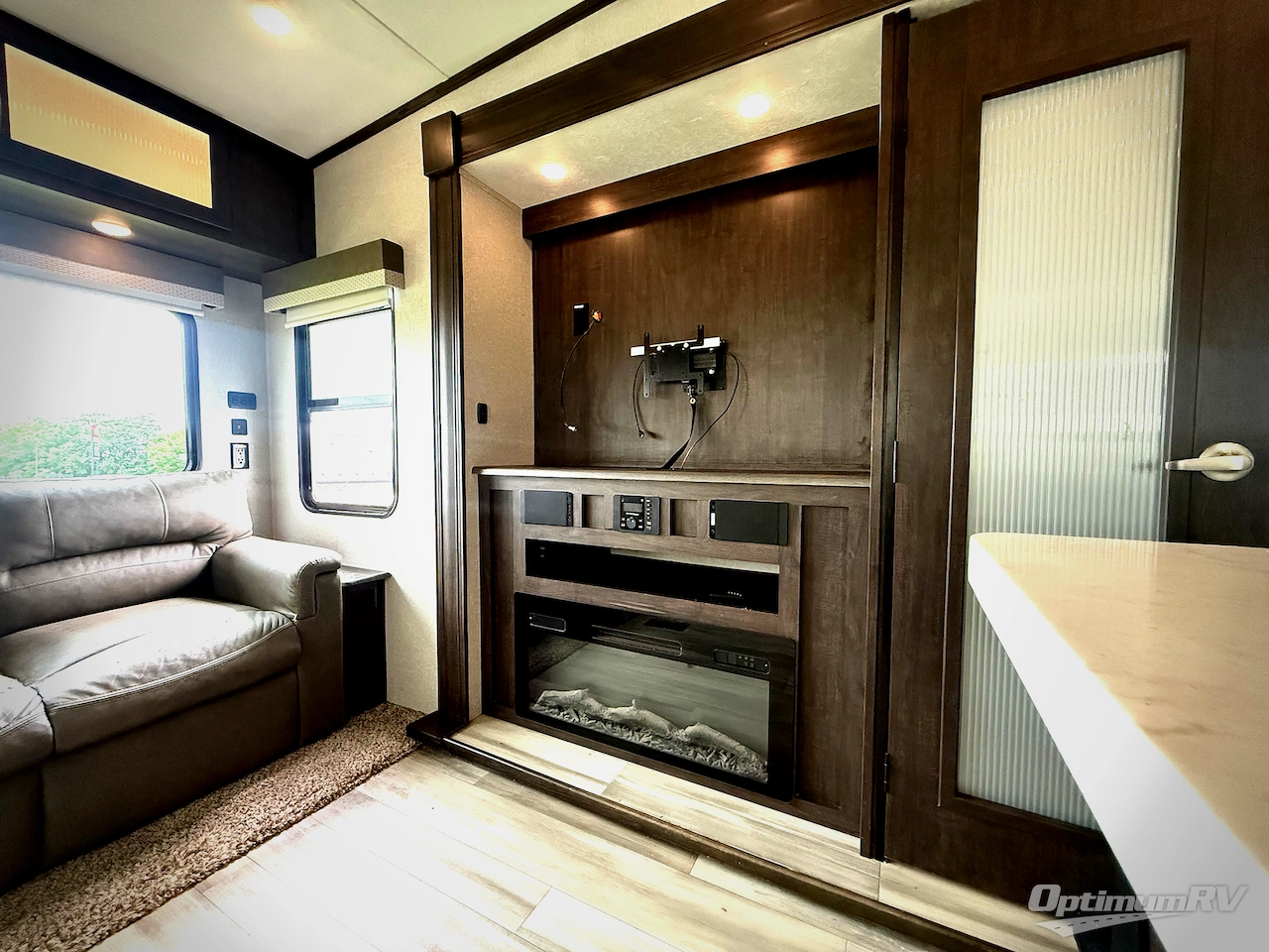 2022 Shasta Phoenix 336RL Photo 14