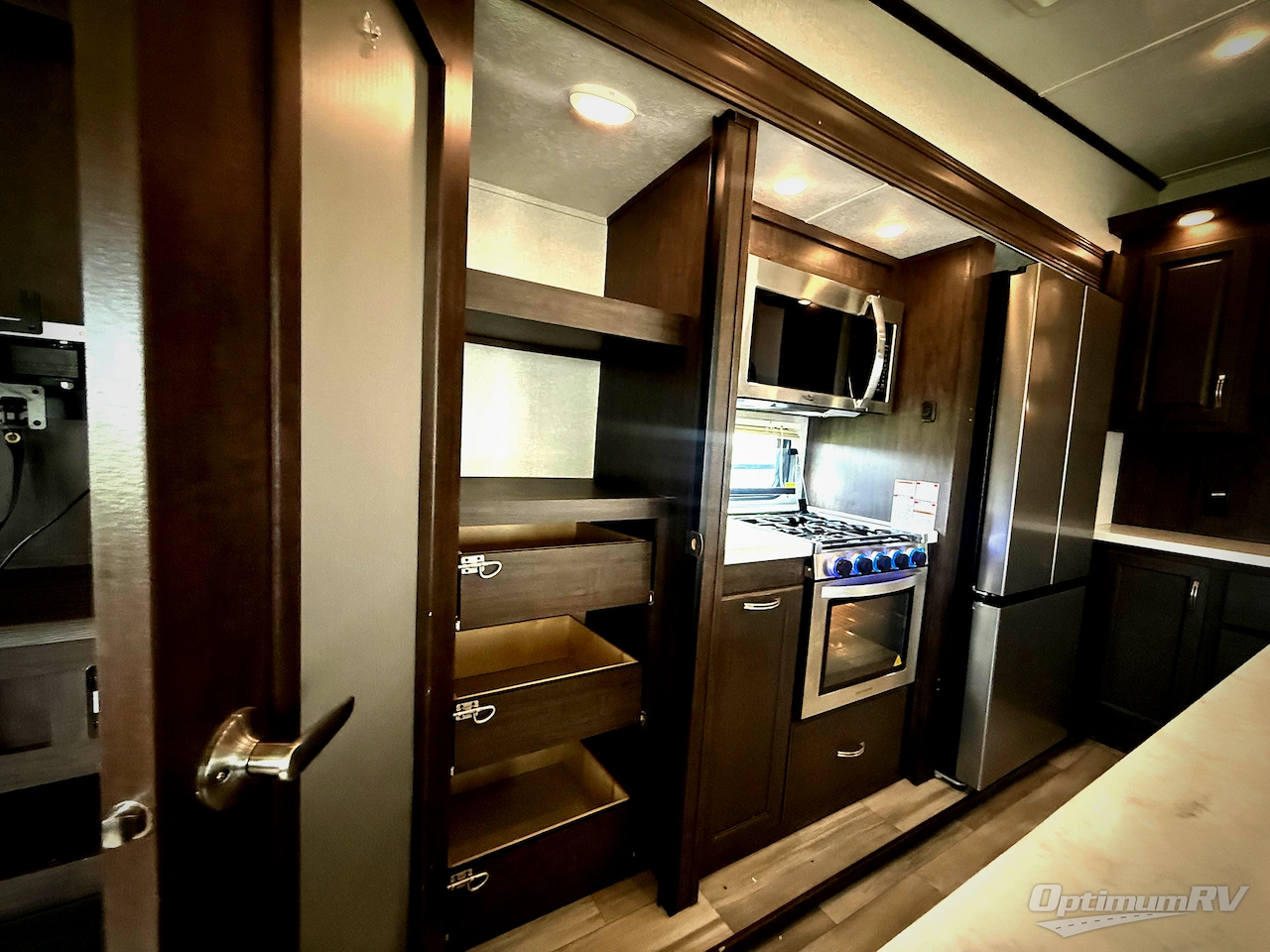 2022 Shasta Phoenix 336RL Photo 16