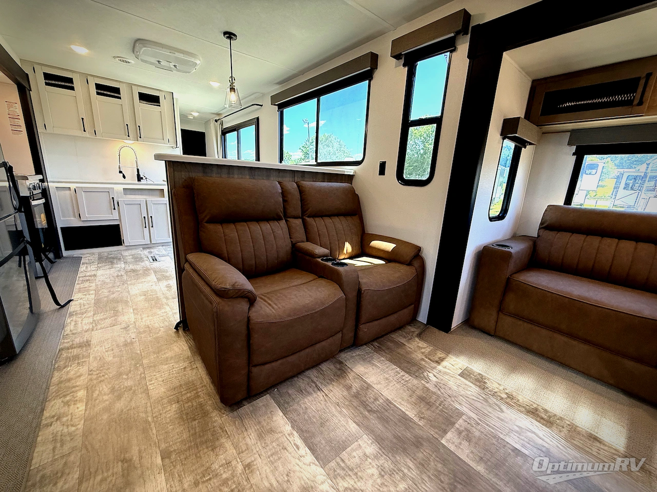 2025 Palomino Puma Destination 38DEN Photo 12