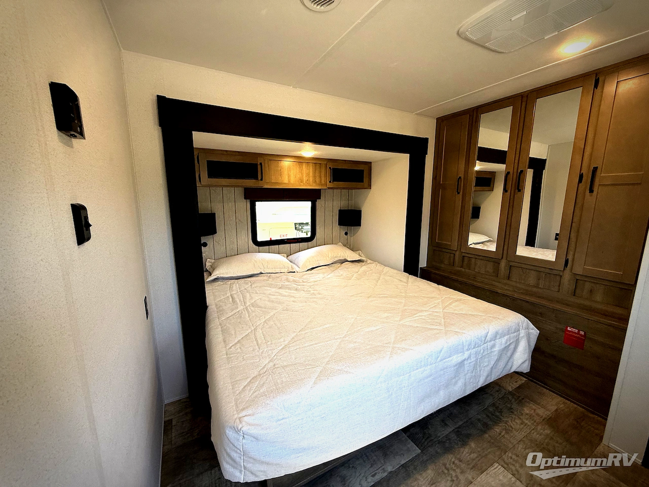 2025 Palomino Puma Destination 38DEN Photo 18