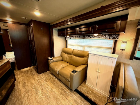 2019 Thor Hurricane 35M RV Photo 2