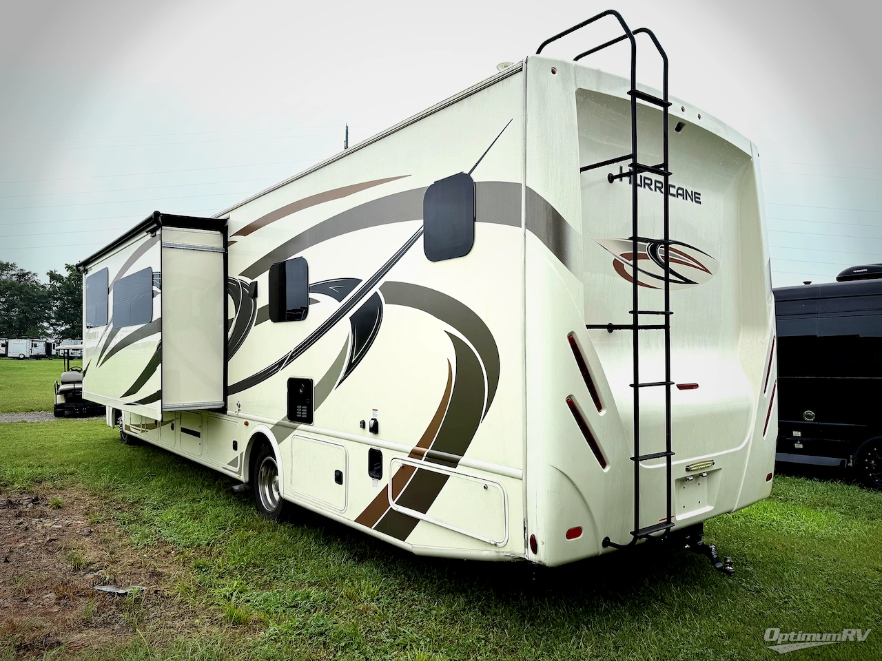 2019 Thor Hurricane 35M Photo 3
