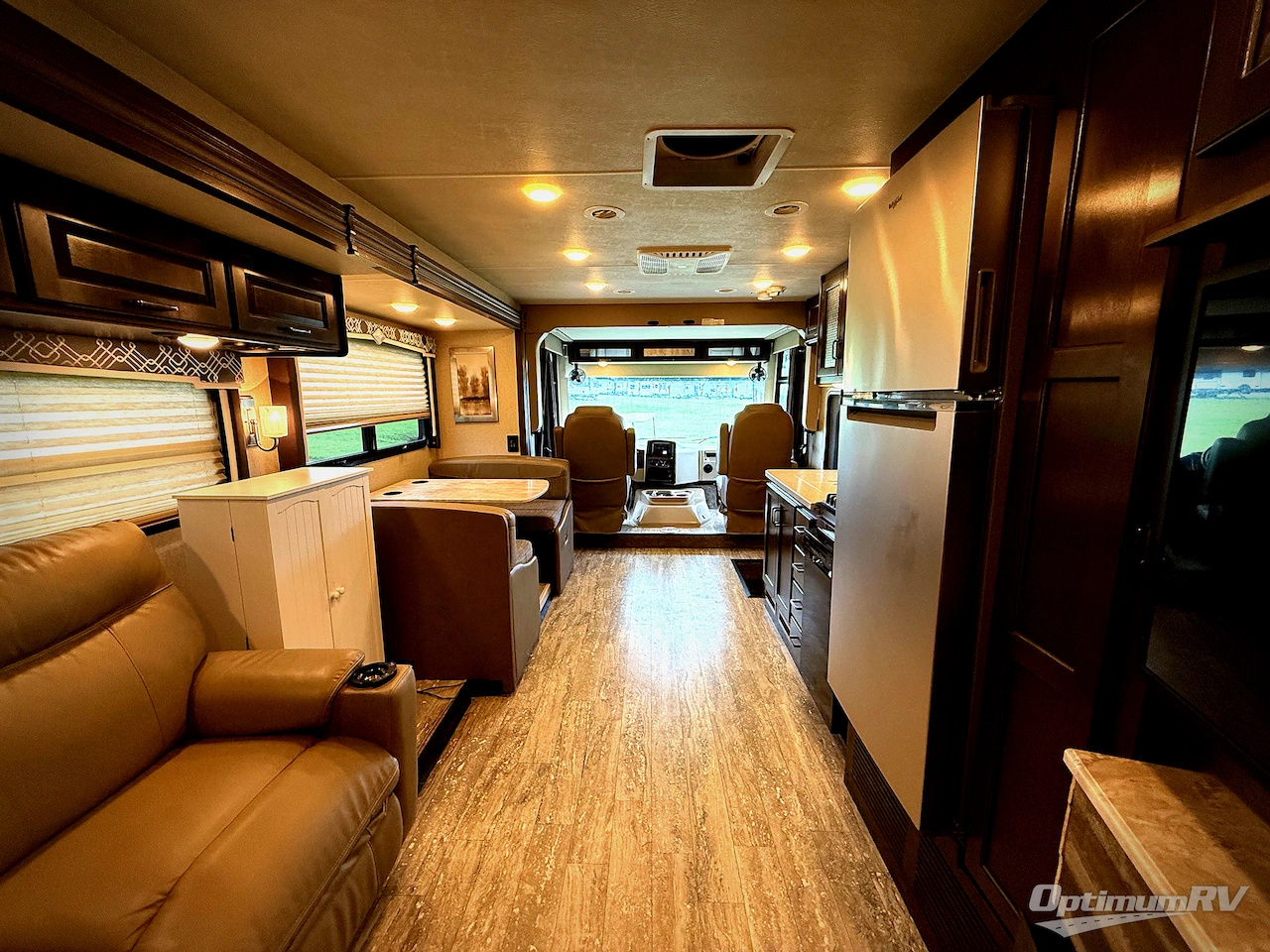 2019 Thor Hurricane 35M Photo 5