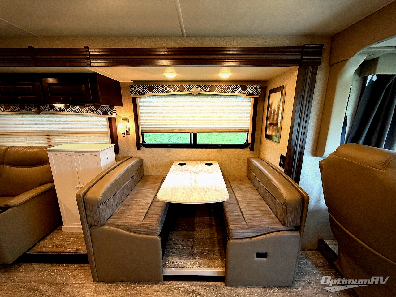 2019 Thor Hurricane 35M Photo 6