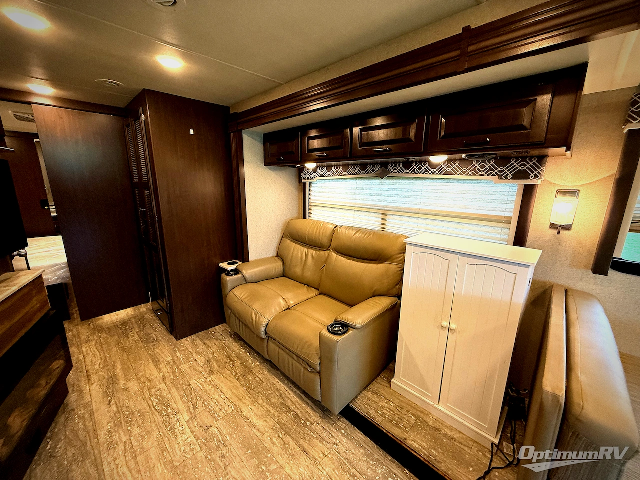 2019 Thor Hurricane 35M Photo 7