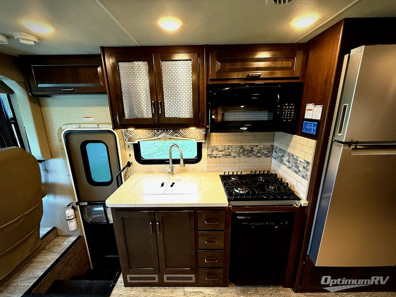 2019 Thor Hurricane 35M Photo 8