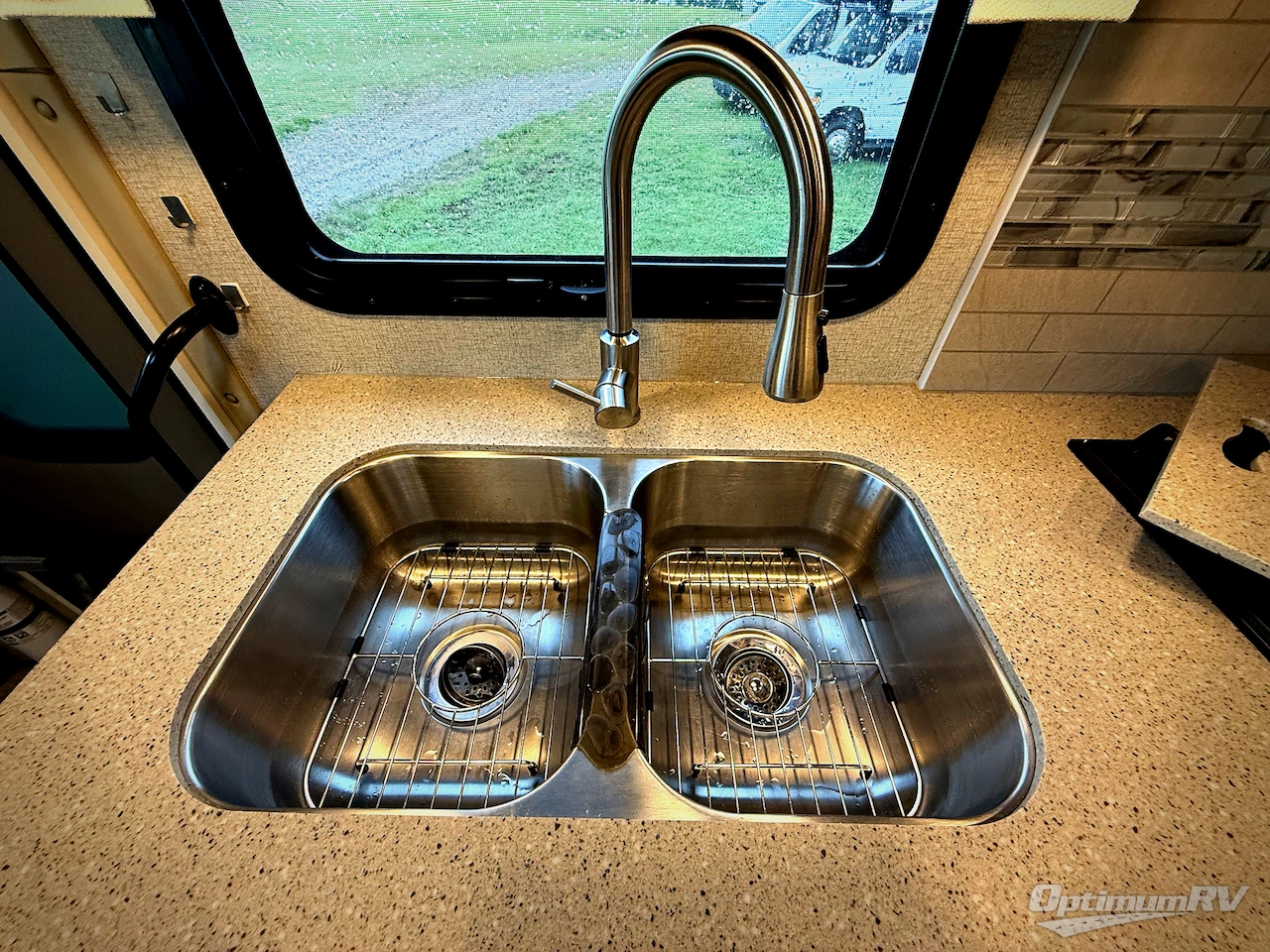 2019 Thor Hurricane 35M Photo 10