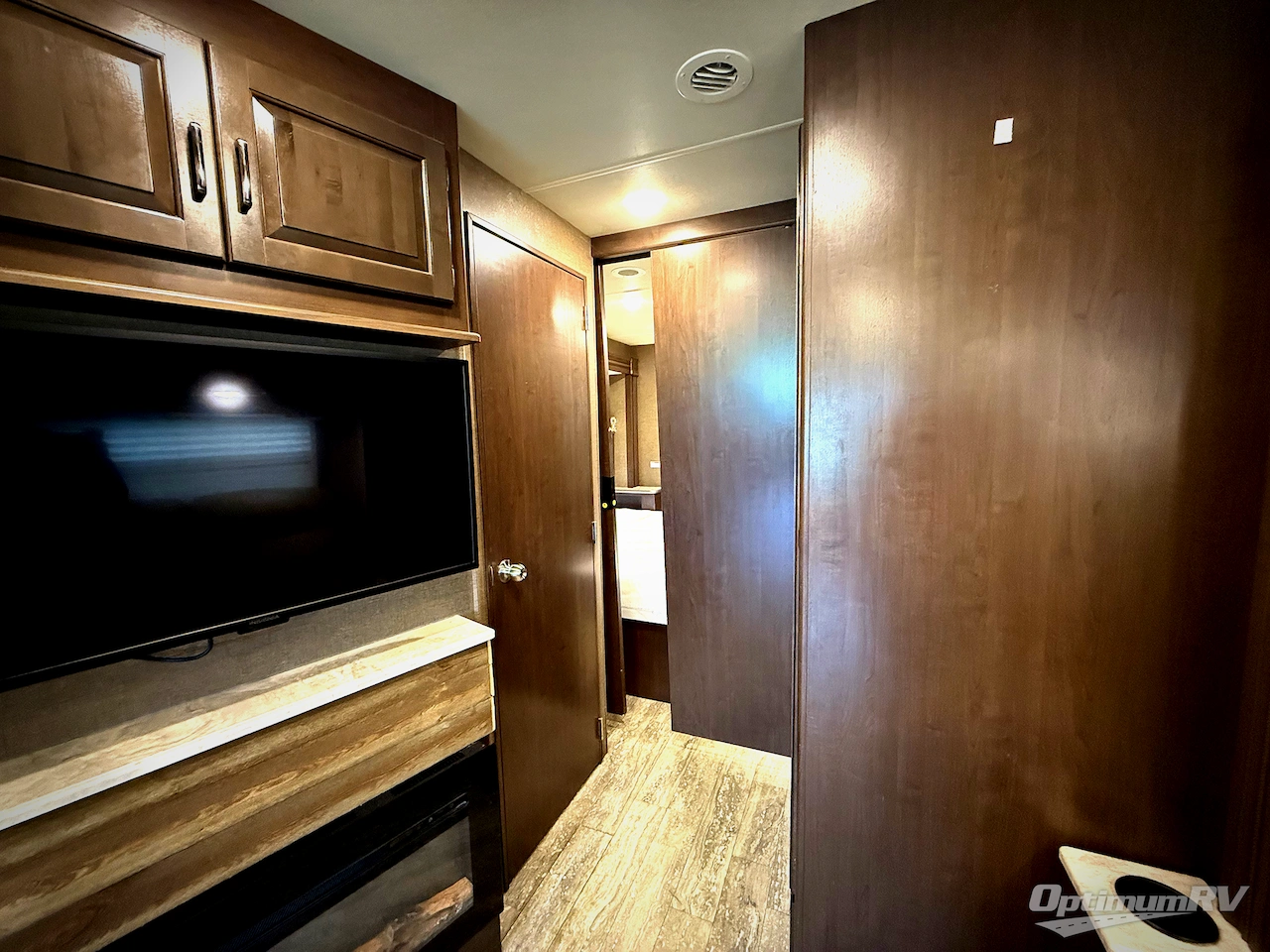 2019 Thor Hurricane 35M Photo 13