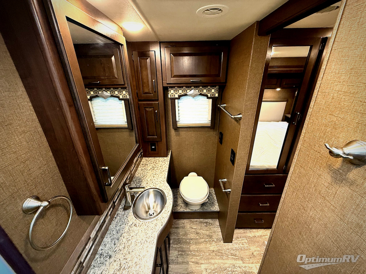 2019 Thor Hurricane 35M Photo 19