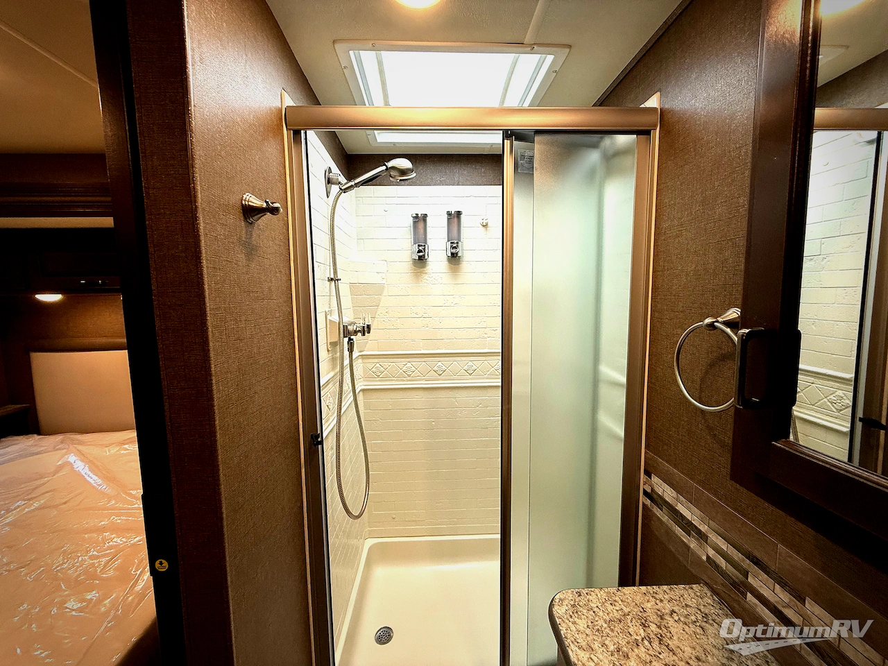 2019 Thor Hurricane 35M Photo 21