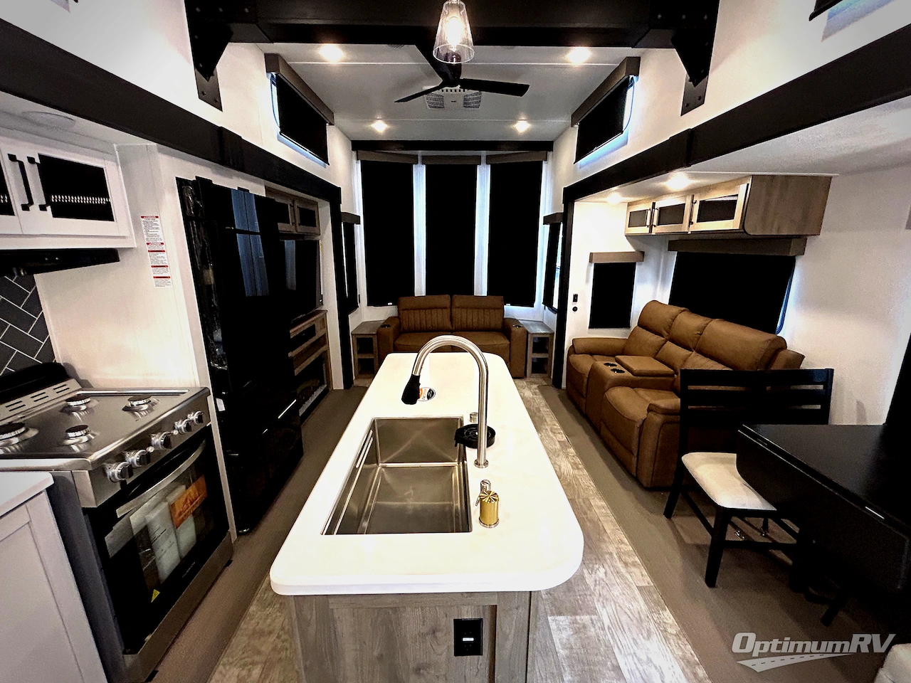 2025 Palomino Puma Destination 402LFT Photo 5