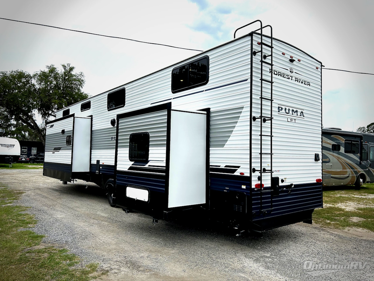 2025 Palomino Puma Destination 402LFT Photo 3