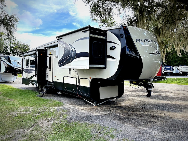 2013 CrossRoads Rushmore Roosevelt RF39RS RV Photo 1