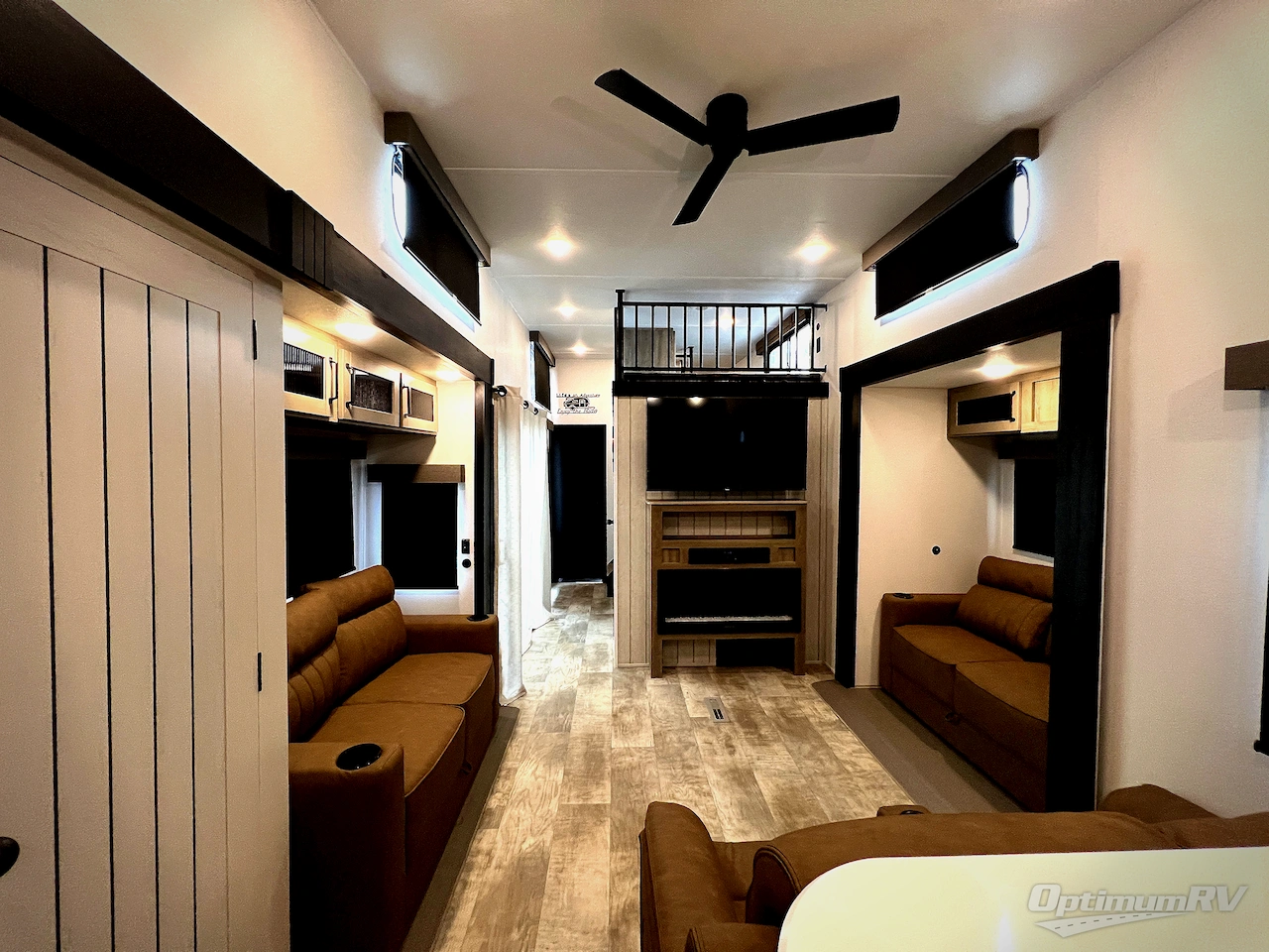 2025 Palomino Puma Destination 403LFT Photo 4