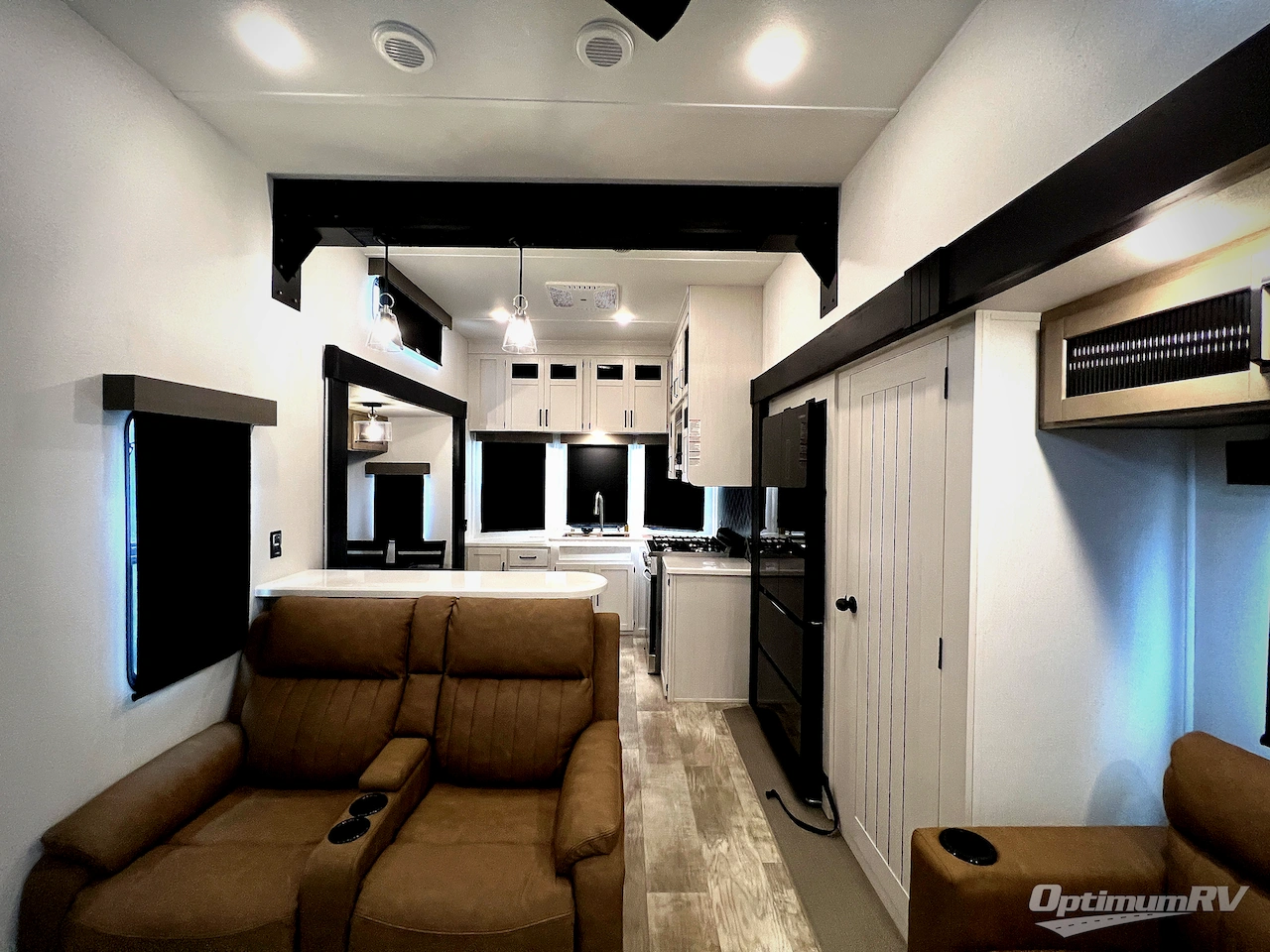 2025 Palomino Puma Destination 403LFT Photo 5